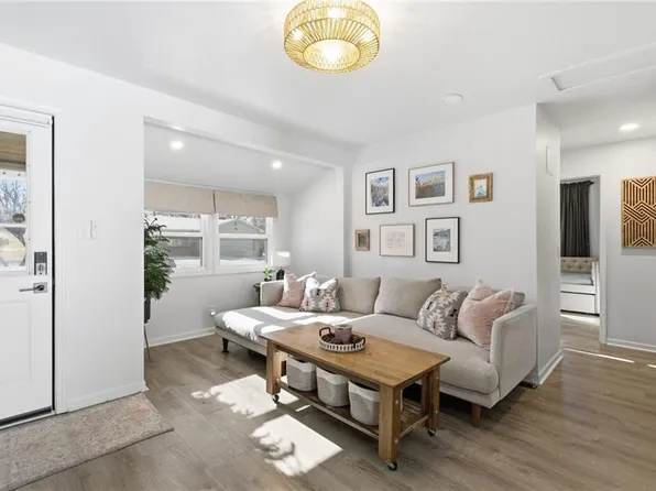 110 W 6th St, Knob Noster, MO 65336