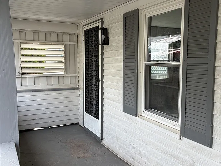 1154 Eisenhower Dr — Photo 3