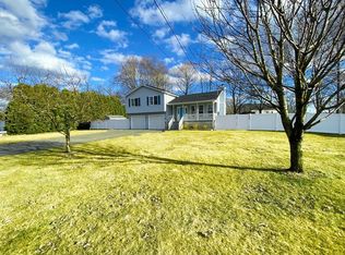 520 School St, Agawam, MA 01001