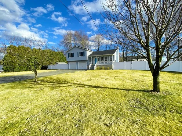 520 School St, Agawam, MA 01001