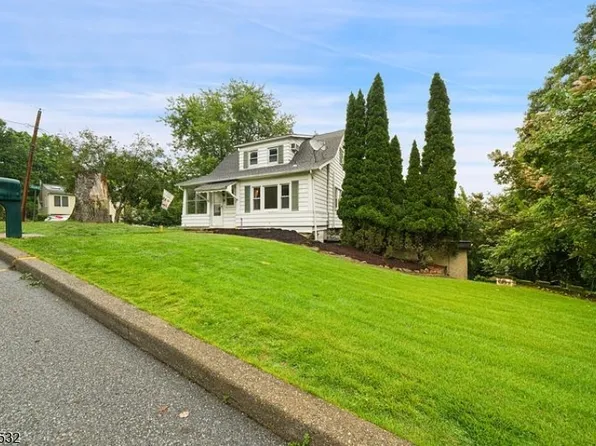 62 Vreeland Ave, Bloomingdale Boro, NJ 07403