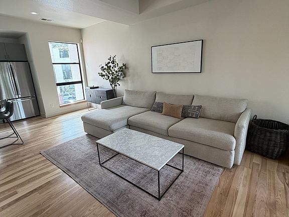 5th image of 1886 W 32nd Ave