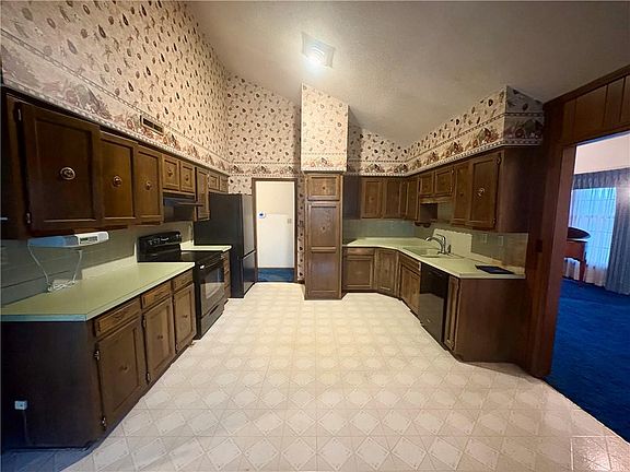 4th image of 802 S 10th St