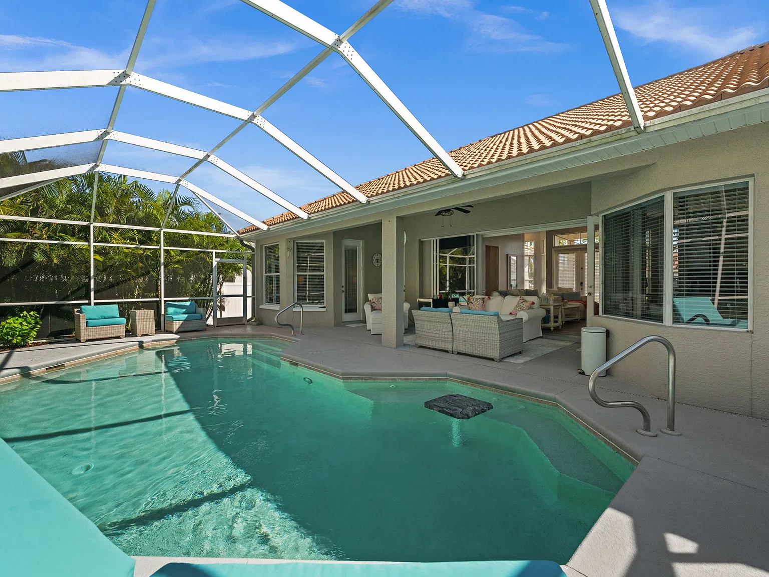 4 bed, 2024 sqft, $3,900 — Photo 4