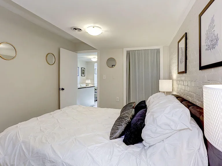 828 D St SE #1 — Photo 17