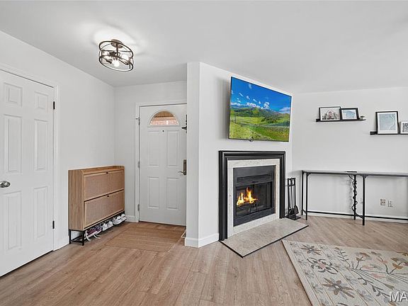 5th image of 4471 Pershing Ave