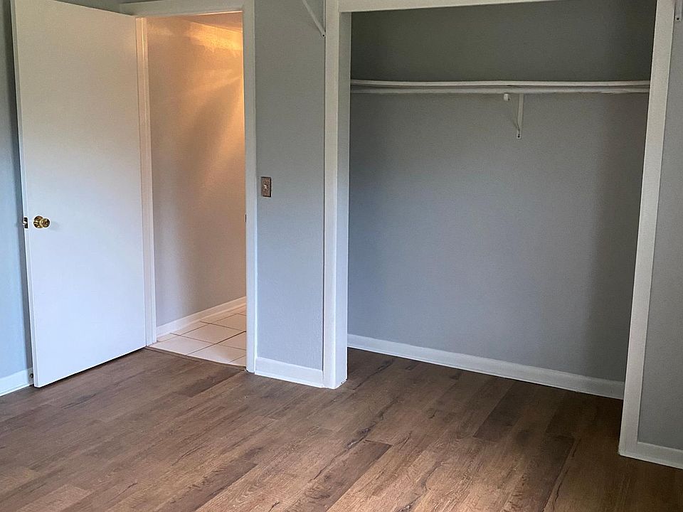 2nd image of 608 SE 31st Ave