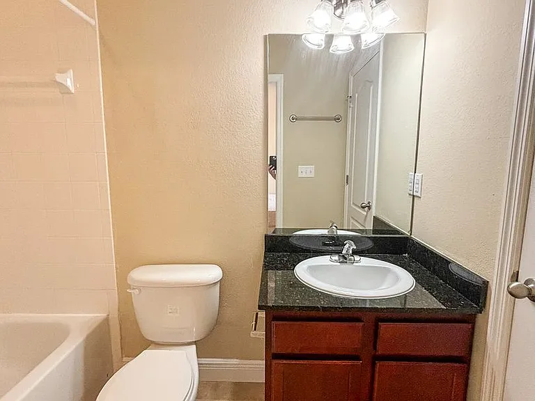2954 SW 35th Pl #60 — Photo 21