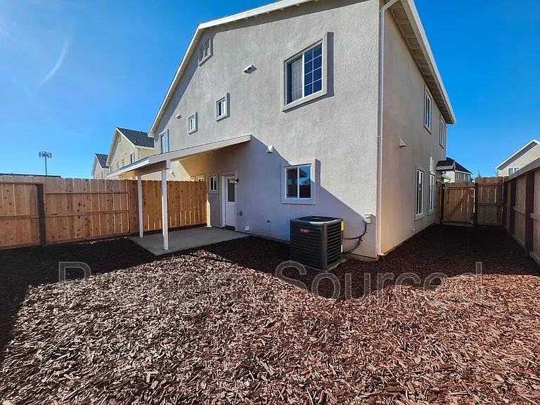 934 W Alameda St #A — Photo 15