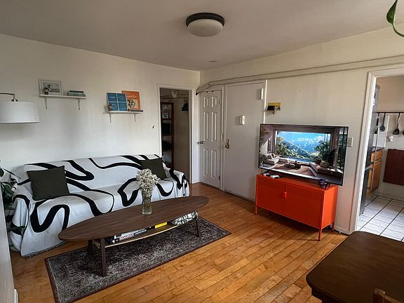 2nd image of 208 Bedford Ave #3