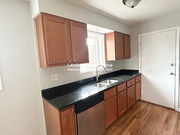 4th image of 2214 W Touhy Ave #3N