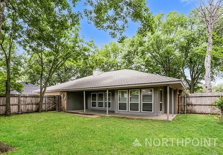422 Ash Ln — Photo 15