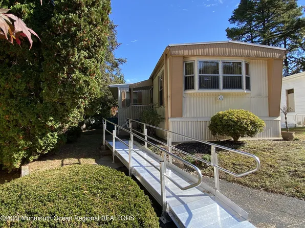 2 Woodchuck Parkway, Whiting, NJ 08759