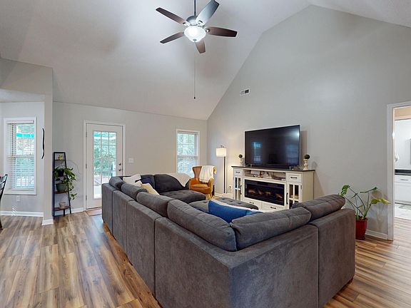 3rd image of 2501 Foxcroft Cir