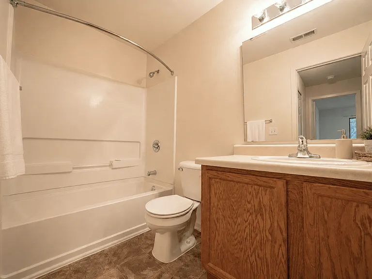 Prairie Lakes Apartments — Photo 13