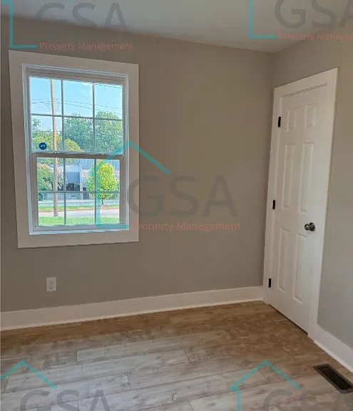 694 Saxon Ave — Photo 10