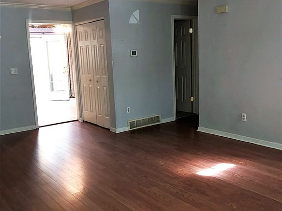 5th image of 153 Williamsburg Ct
