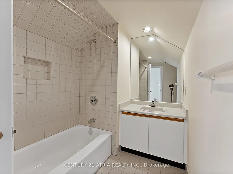 5 Hill Cres — Photo 22