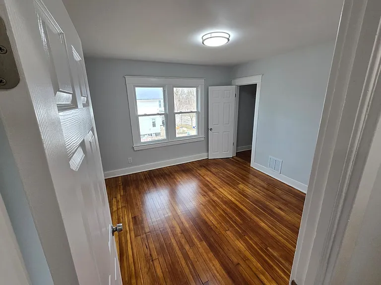 1807 Riverview Dr — Photo 6