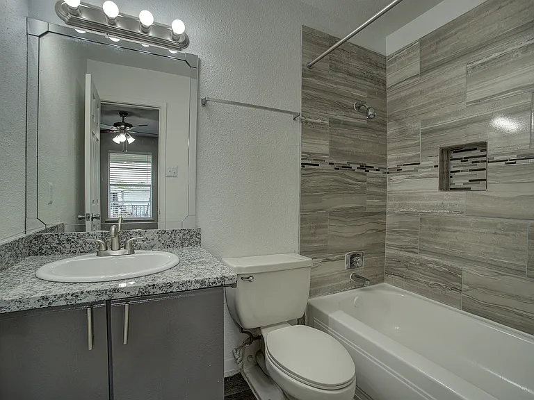 Ashford Briar Point Bathroom