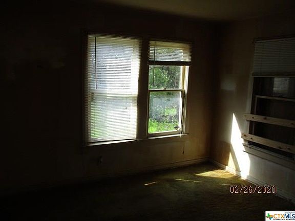 5th image of 1001 E Avenue D