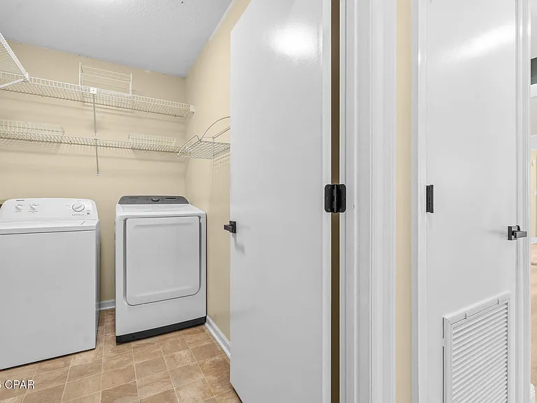 2718 Country Club Dr — Photo 12
