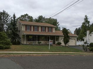 1 Hollynoll Dr, Hamilton, NJ 08619