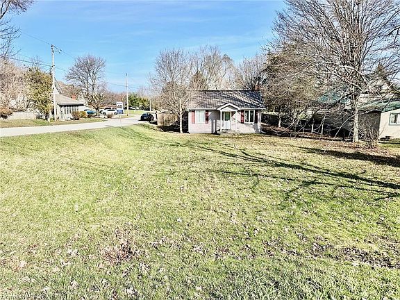 3rd image of 738 Mount Pleasant Rd