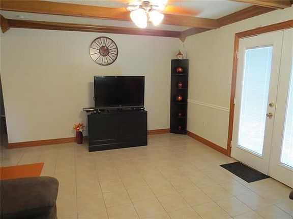 4th image of 1405 Colonnade Dr