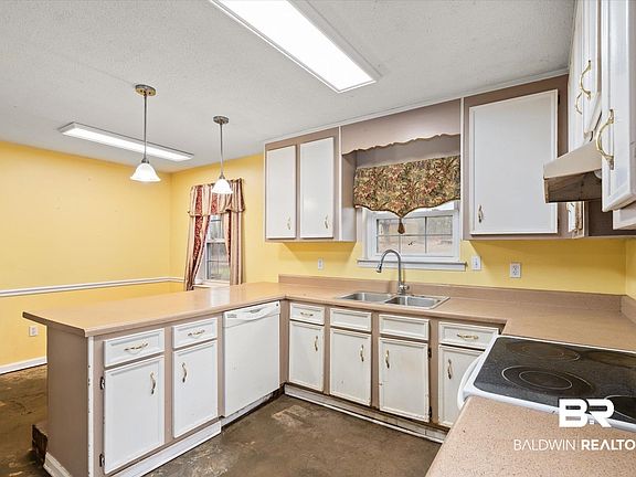 5th image of 3541 Winston Dr W