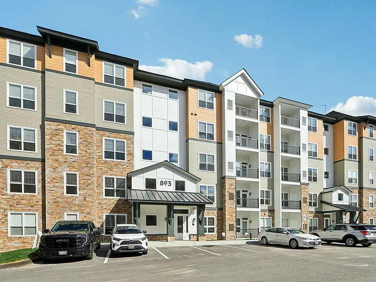 895 Boston Rd-001