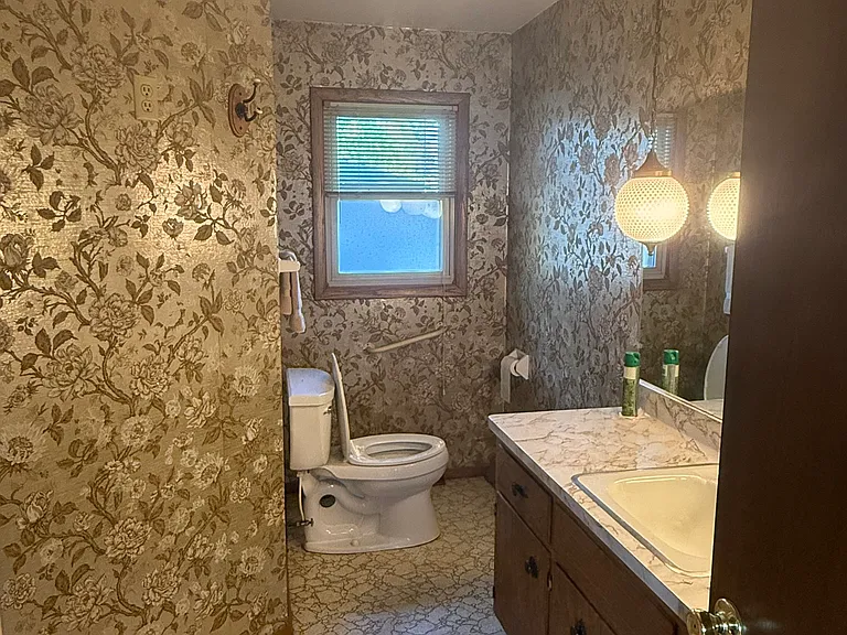 1411 W Grange Ave — Photo 8