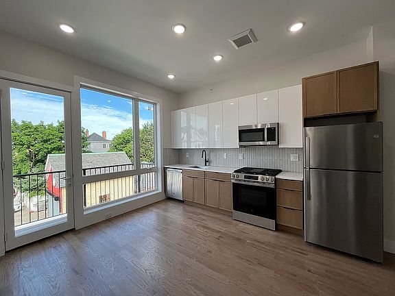 4th image of 40 Lembeck Ave #202A