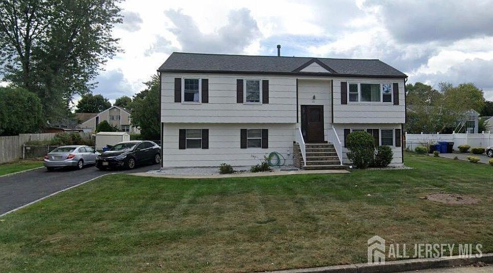1st image of 28 O Loughlin Dr