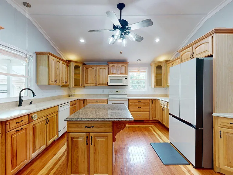 221 Salty Shores Rd — Photo 13