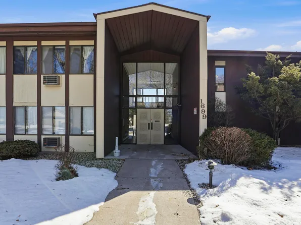1699 Alcan Dr APT 212, Menasha, WI 54952