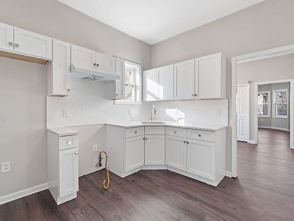 2nd image of 162 Clerk St APT 4