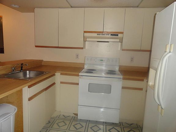 2nd image of 3088 Sir Hamilton Cir #6