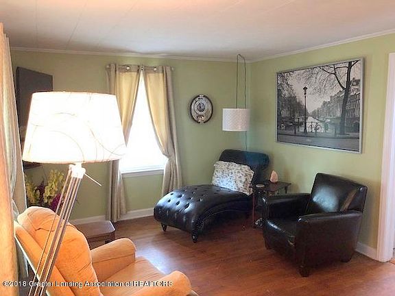 3rd image of 559 E Greenlawn Ave
