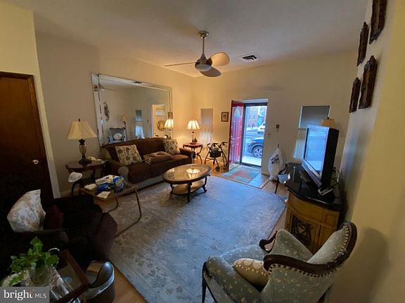 3rd image of 1529 W Porter St Floor 1