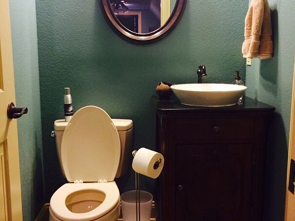 Bonus room 1/2 bathroom