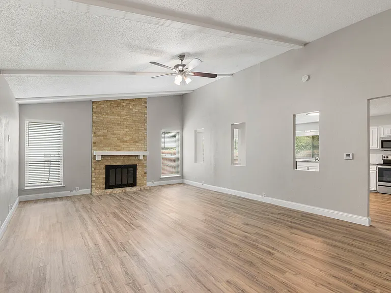 2032 Cedarwood Dr — Photo 4