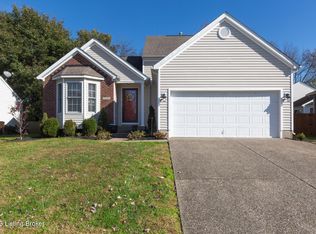 7727 Pear View Ln, Louisville, KY 40218