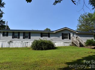 69 Woodmont Dr, Nebo, NC 28761