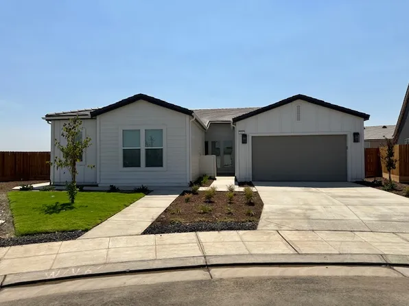 950 W Wayfarer Ln, Madera, CA 93636