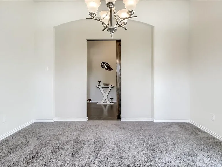 2813 Waterson St — Photo 15