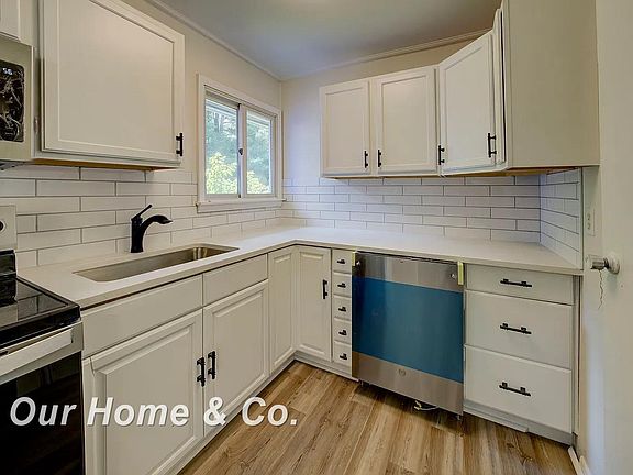 3rd image of 6072 Center Rd