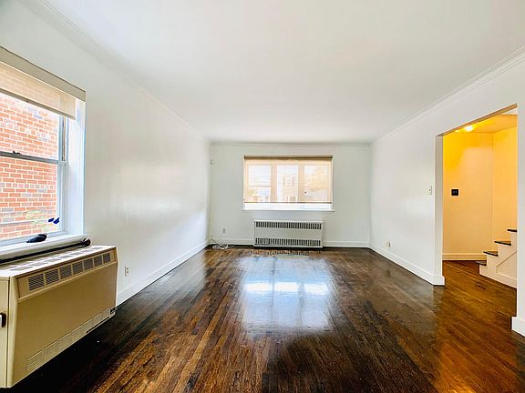 4th image of 921 Clarence Ave Floor 2