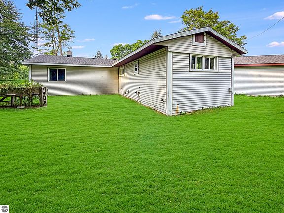 5th image of 9010 Edgar Rd