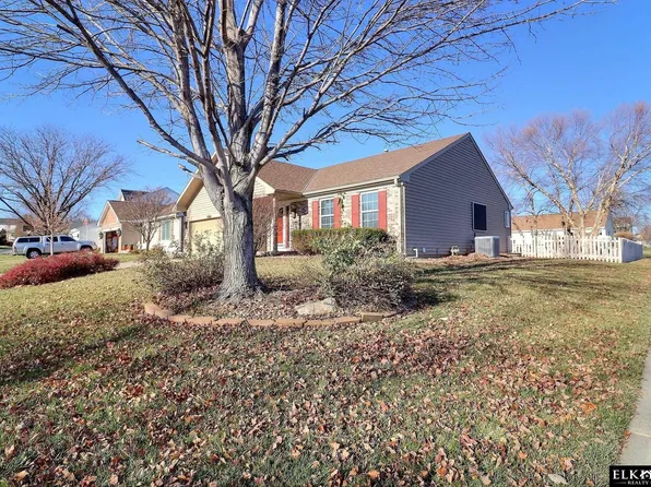 15704 U St, Omaha, NE 68135